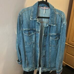 New without tags Free People Denim
Jacket. Size medium Pit to Pit 22 niches